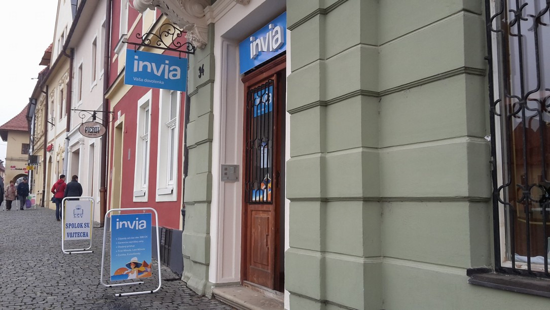 invia (5).jpg